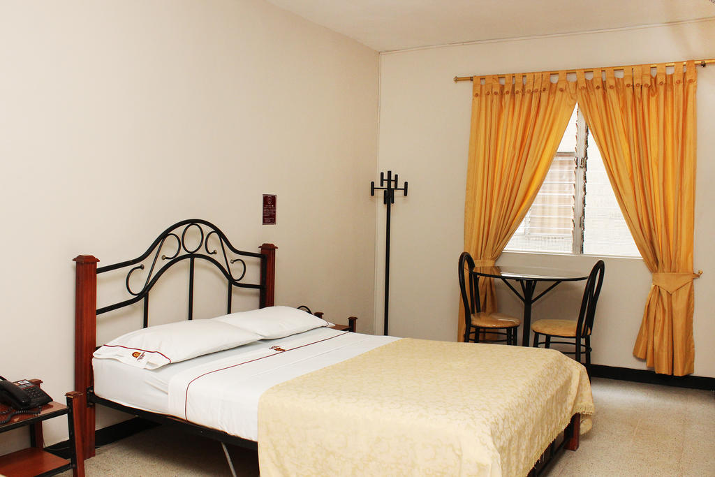 ميديلين Hotel Normandia الغرفة الصورة